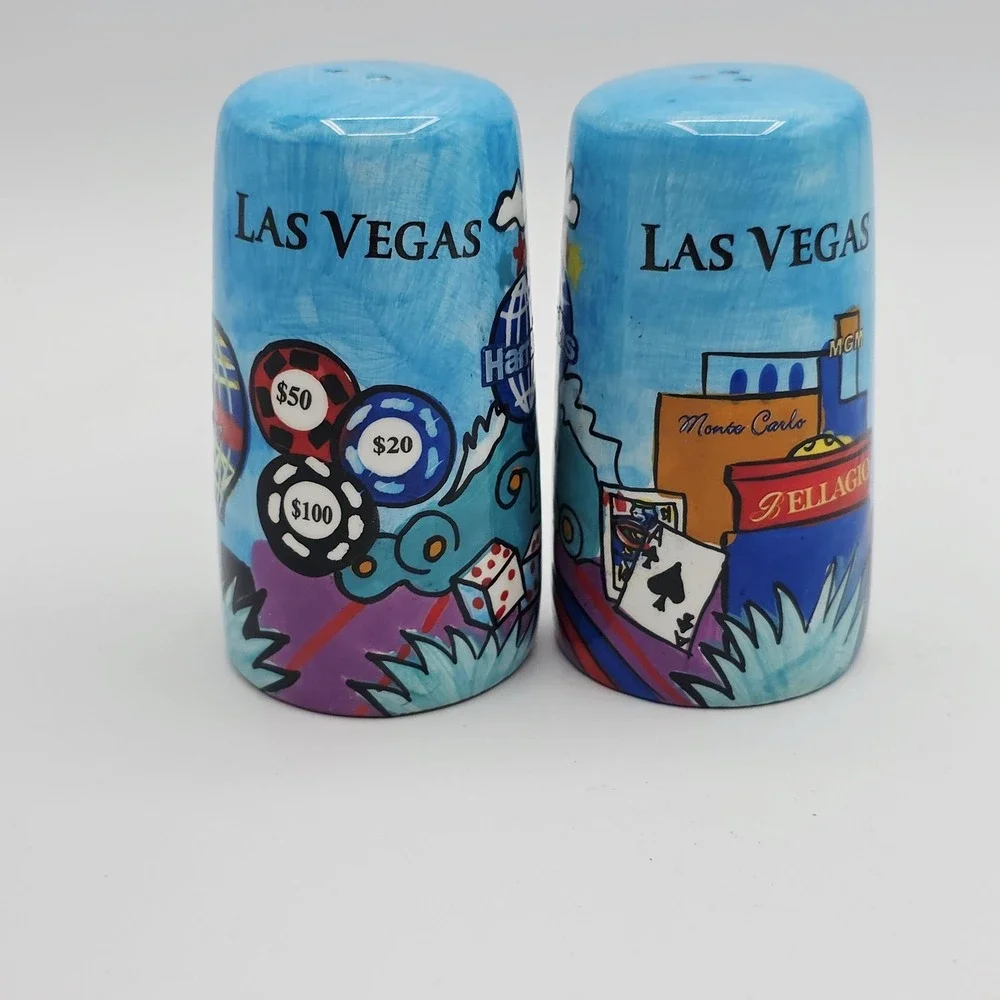 Vtg Las Vegas Ceramic Salt & Pepper Shakers Set Casino Chips Dice Souvenir Gift‎